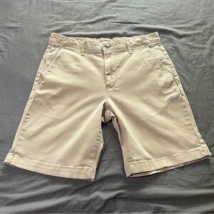 Mens flat front beige shorts sz 32